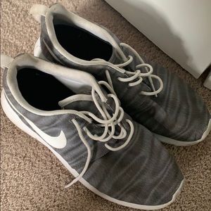 Nike Shoes - Nike Rosche Shoes Nike Shoes - Nike Rosche Shoes
